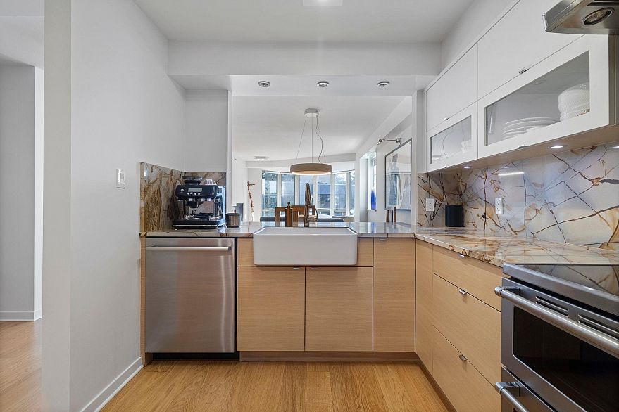 303 1501 Howe Street