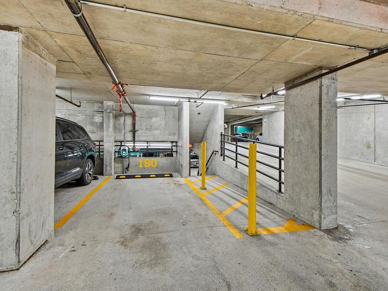 1205 950 Cambie Street