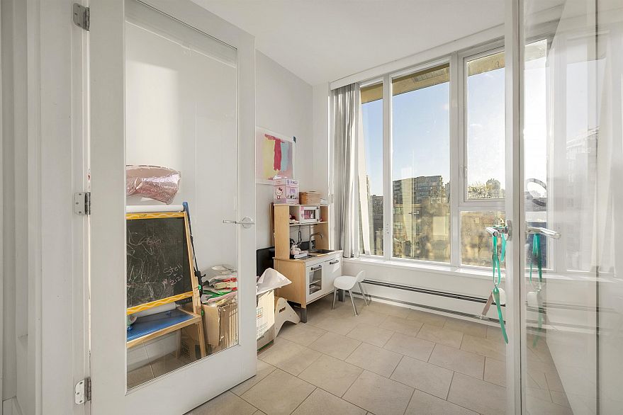 801 1833 Crowe Street