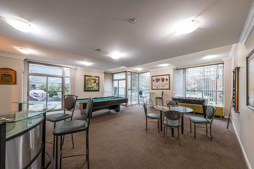 1006 928 Richards Street