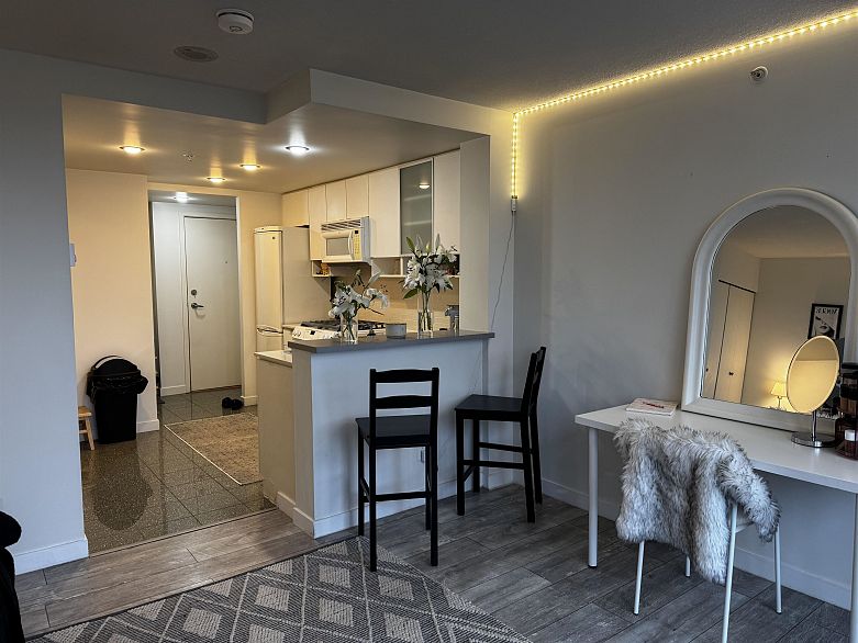 2201 939 Expo Boulevard