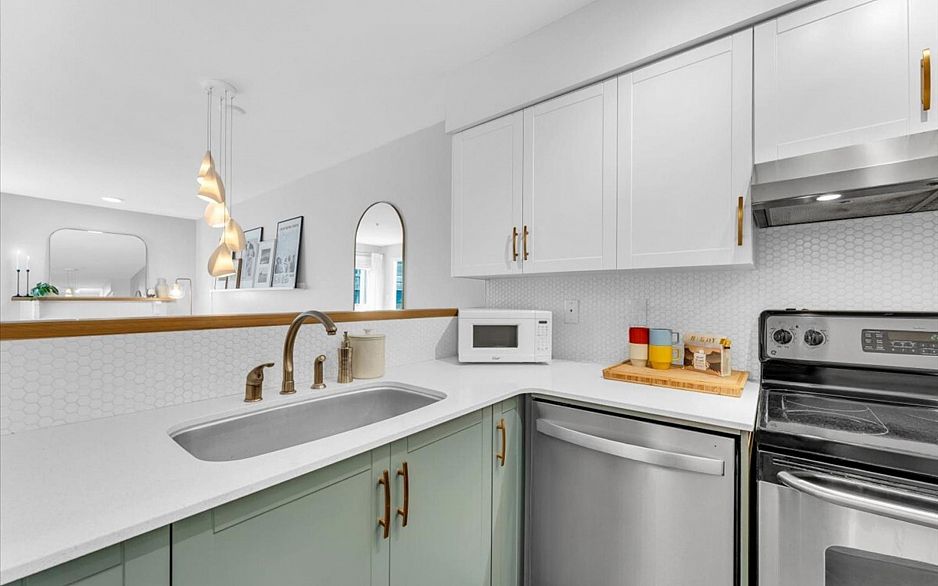 208 1516 E 1st Avenue