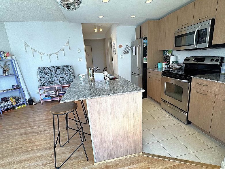 1504 1212 Howe Street