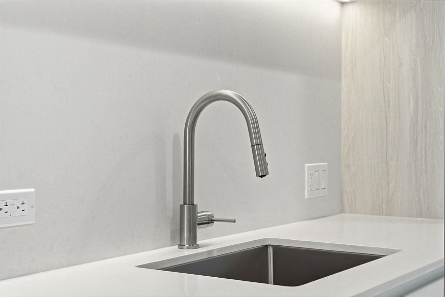 311 2803 W 4th Avenue