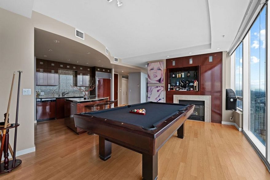 4303 938 Nelson Street