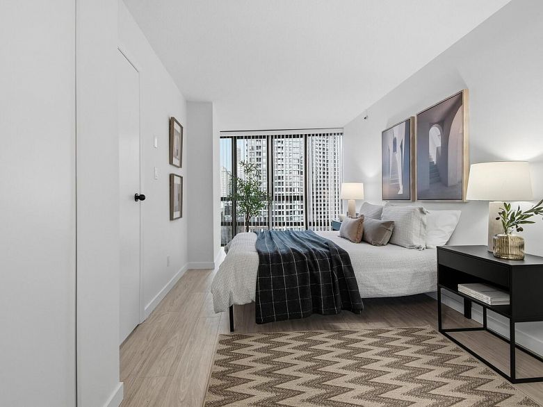 1205 950 Cambie Street