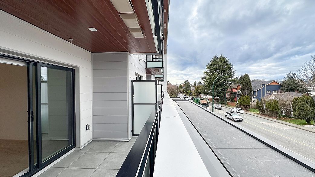 204 1680 E 12th Avenue