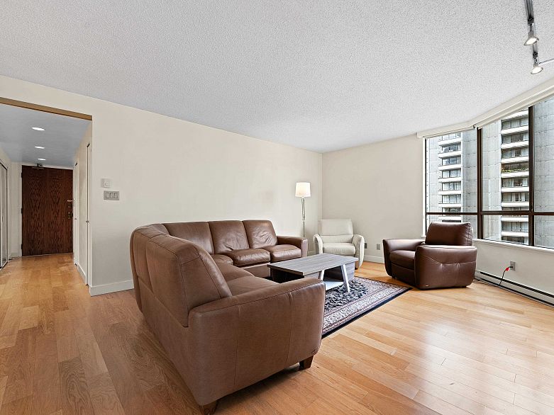 601 738 Broughton Street