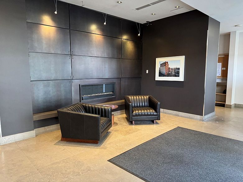 801 1833 Crowe Street