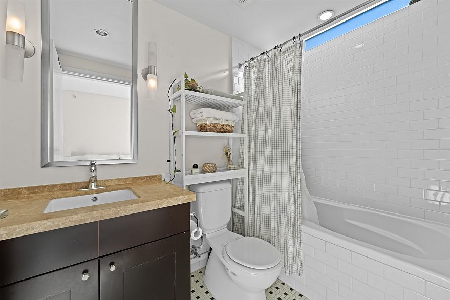 607 821 Cambie Street