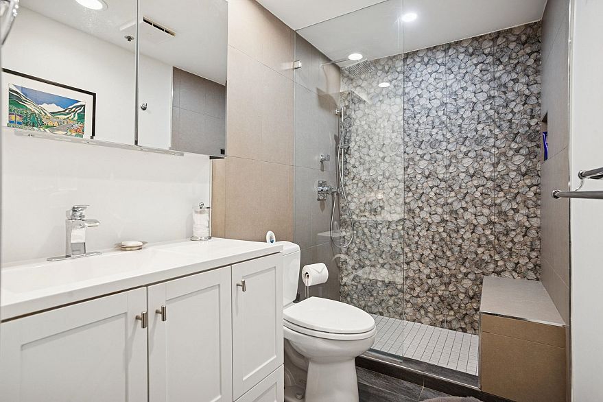 203 1008 Beach Avenue