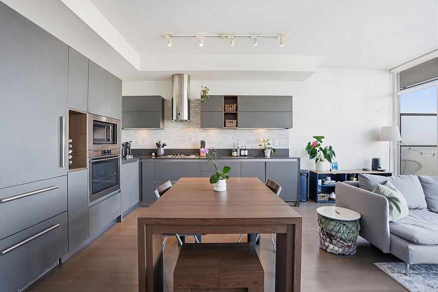 309 133 E 8th Avenue