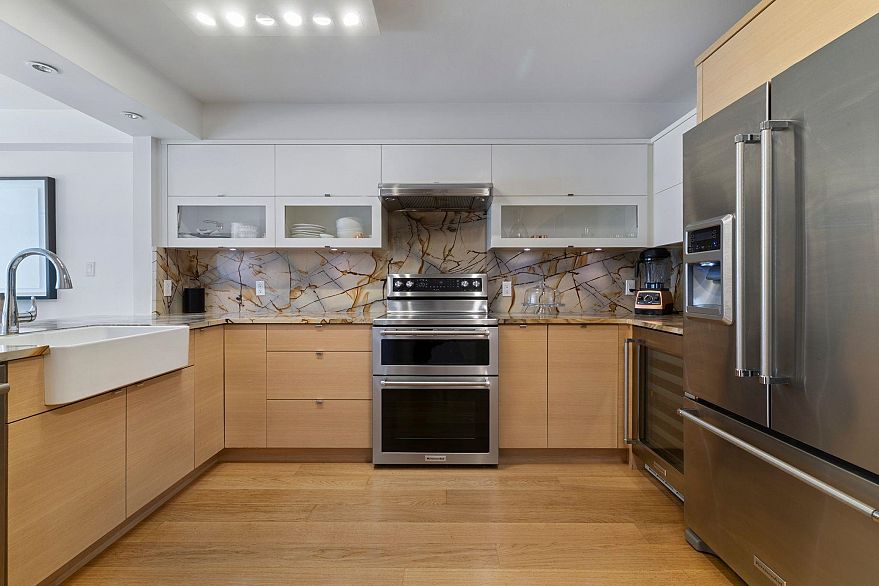 303 1501 Howe Street