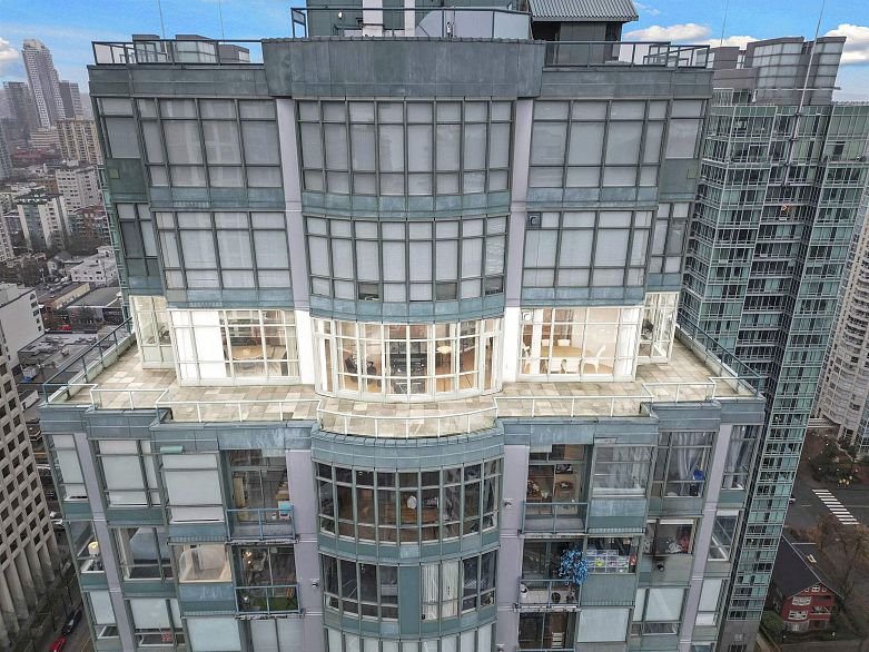 3402 1239 W Georgia Street