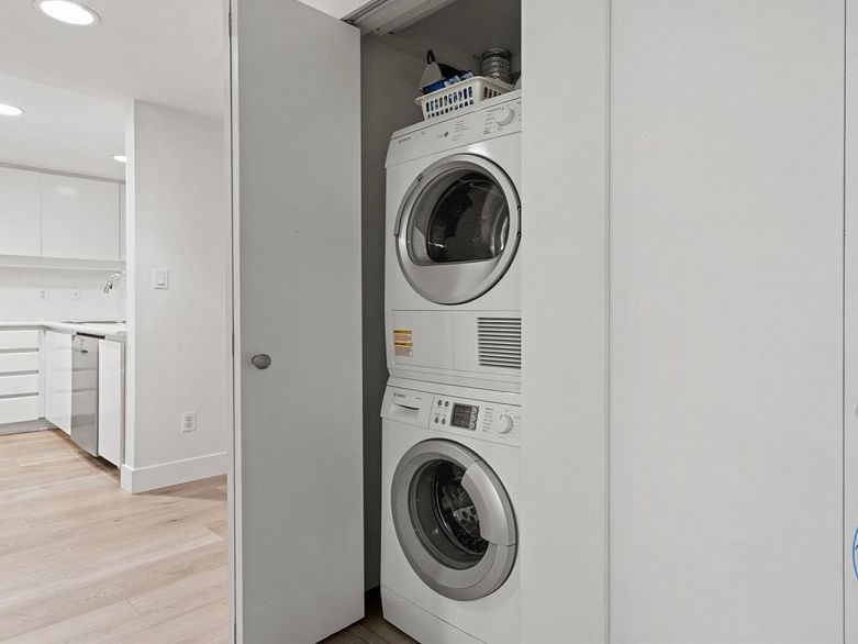 105 1502 Island Park Walk