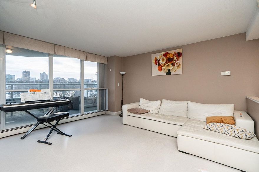 122 1228 Marinaside Crescent