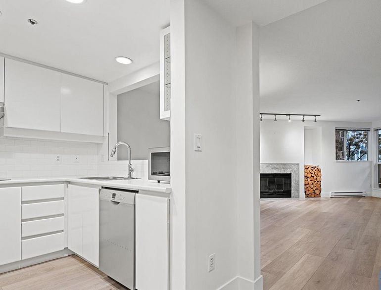 105 1502 Island Park Walk