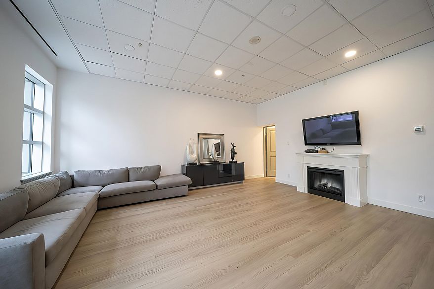 303 1211 Melville Street