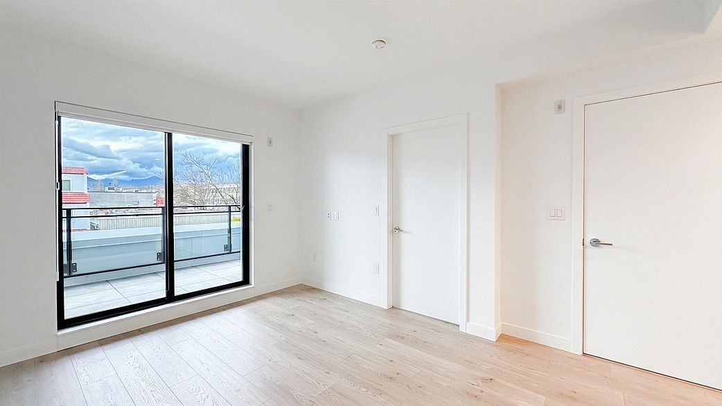 204 1680 E 12th Avenue