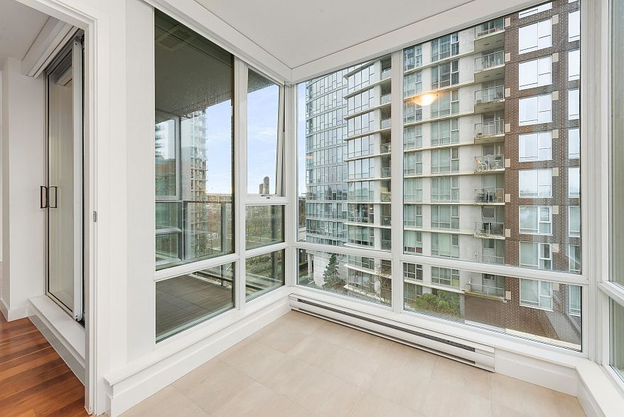 808 1495 Richards Street