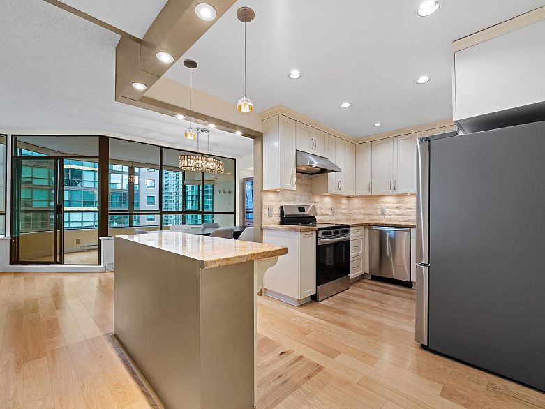 601 738 Broughton Street