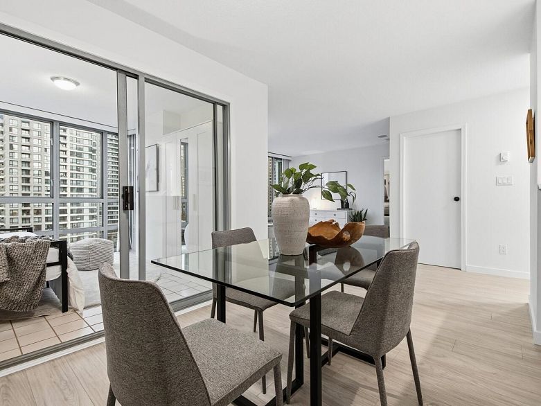 1205 950 Cambie Street