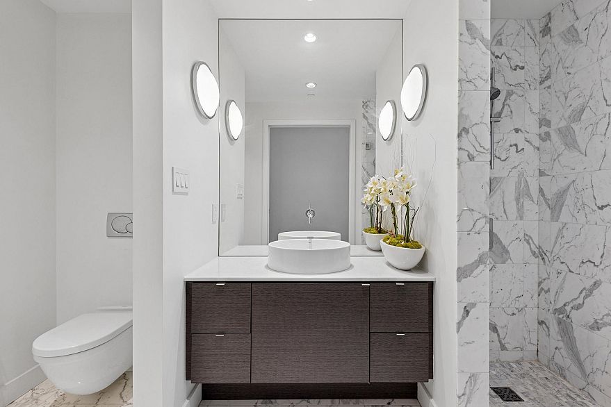 206 1477 W Pender Street