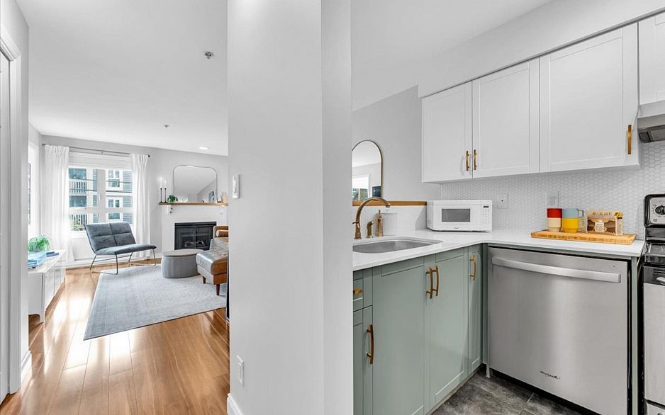 208 1516 E 1st Avenue