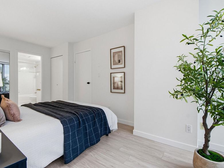 1205 950 Cambie Street