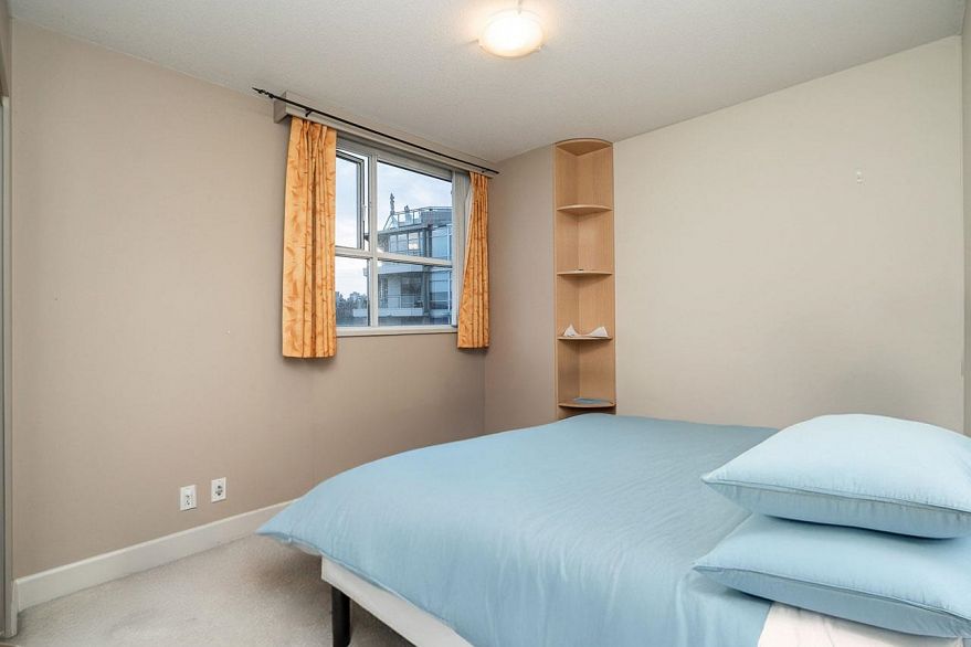 122 1228 Marinaside Crescent