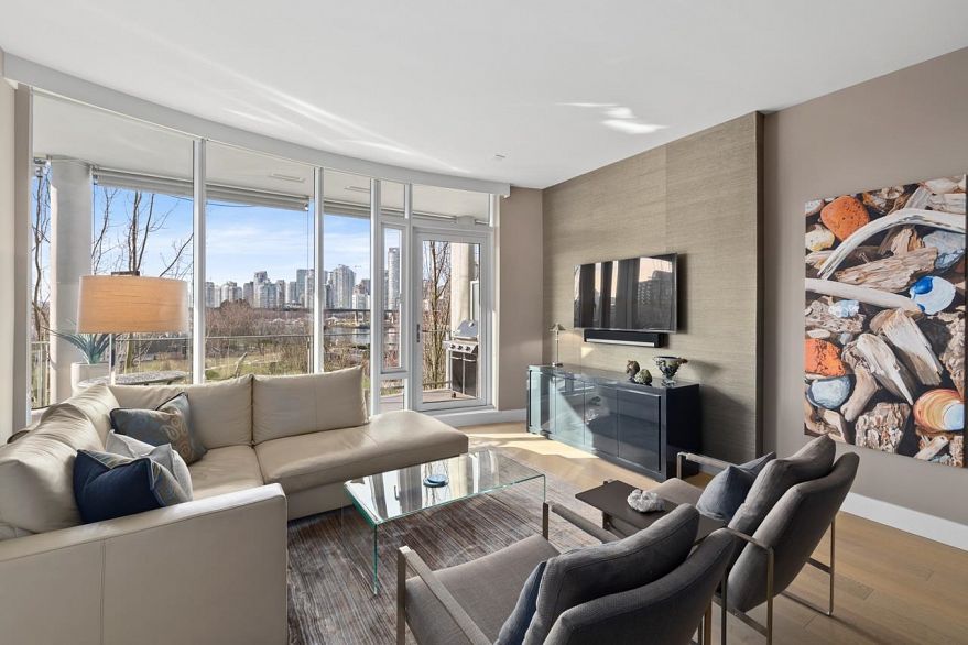 406 1616 Columbia Street