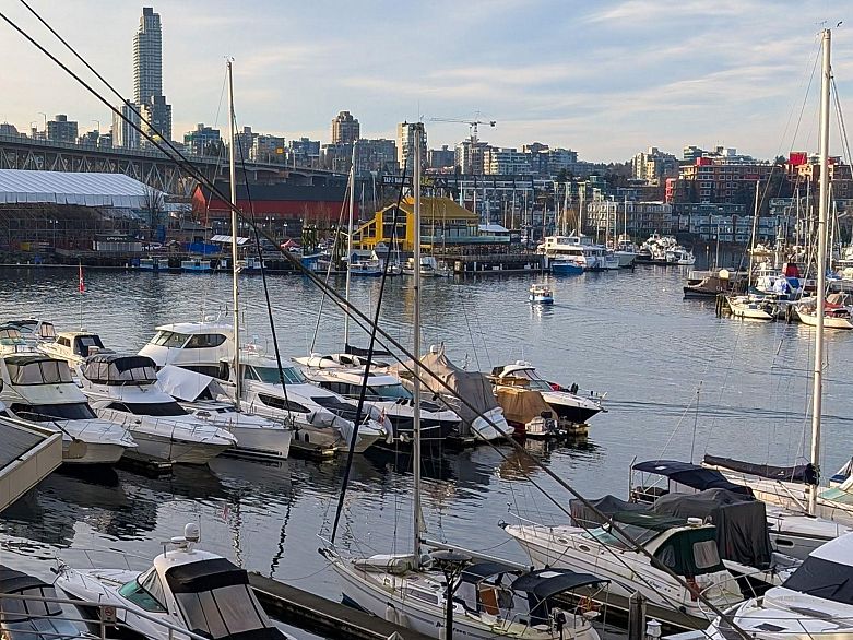 203 1008 Beach Avenue