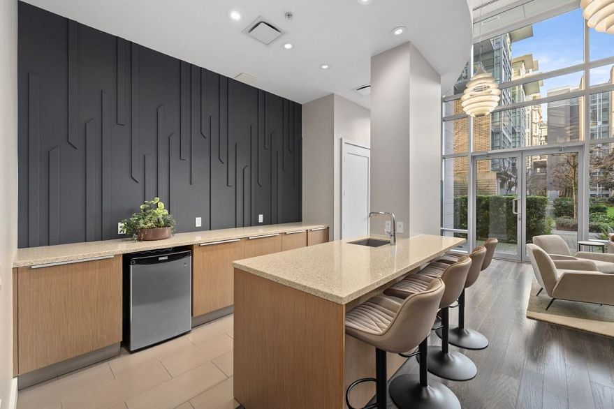 406 1616 Columbia Street