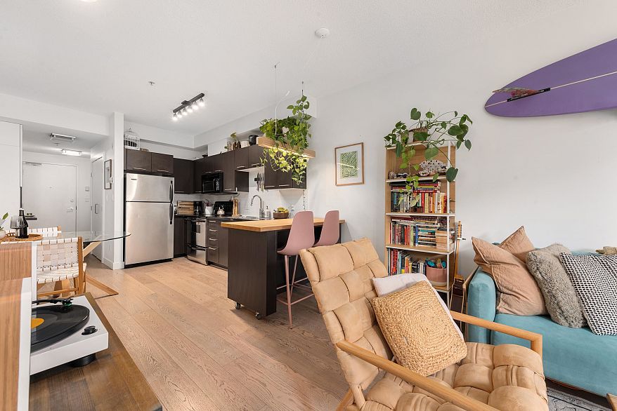 212 205 E 10th Avenue