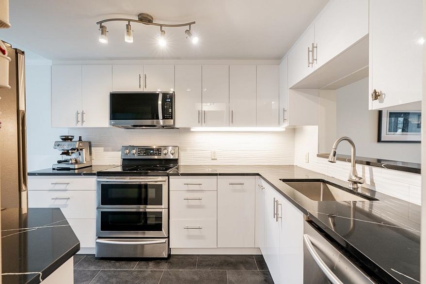 303 1345 Burnaby Street