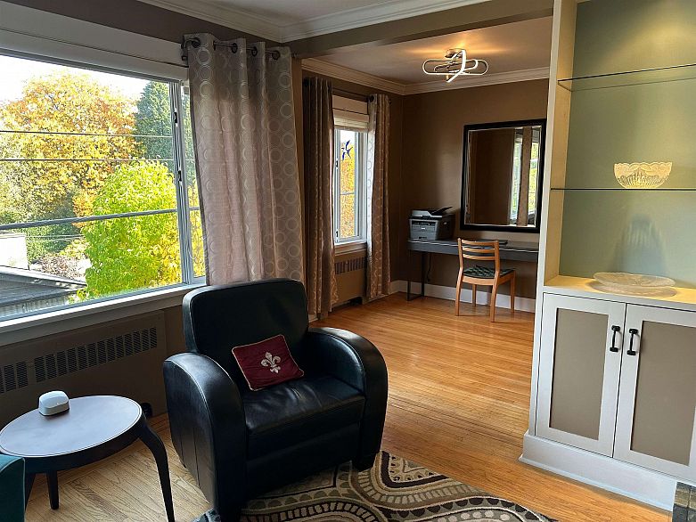 305 3530 Cambie Street