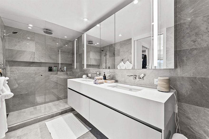 2403 889 Pacific Street