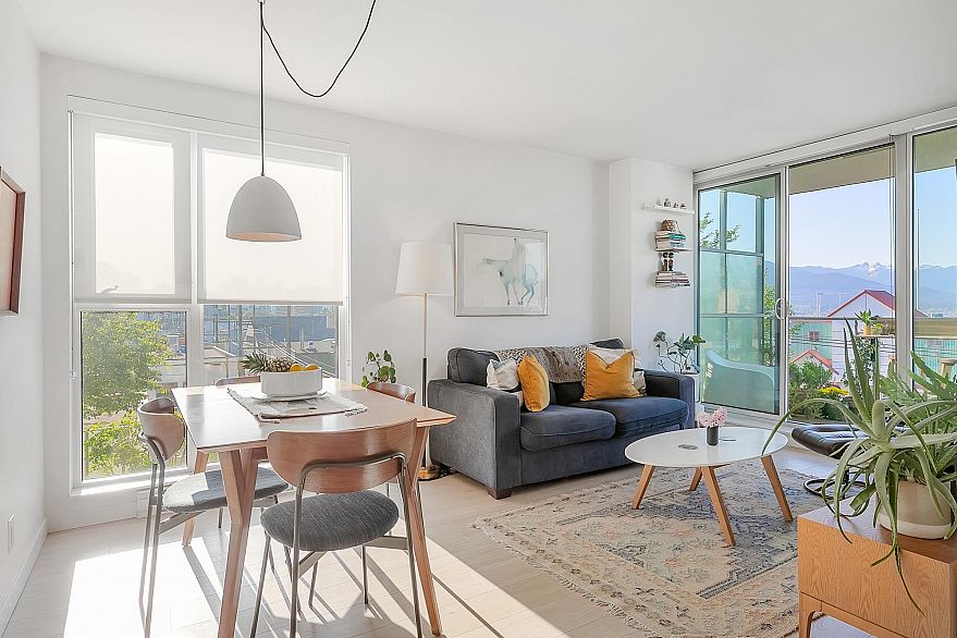 302 933 E Hastings Street