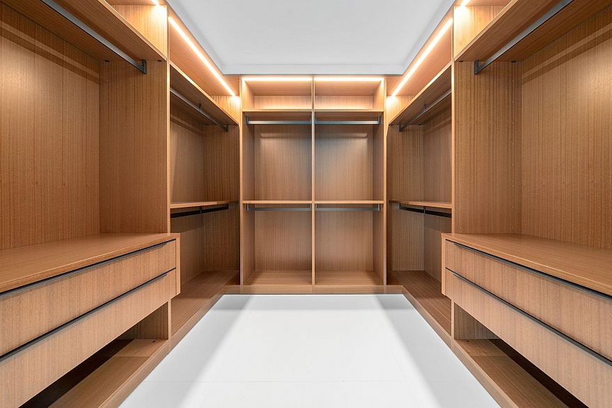 4503 1033 Nelson Street