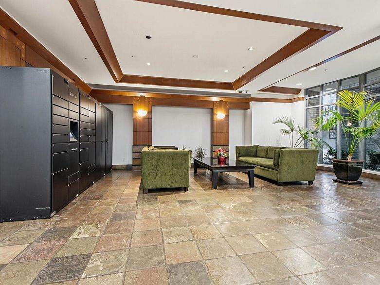 1205 950 Cambie Street