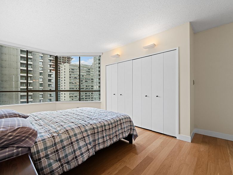 601 738 Broughton Street