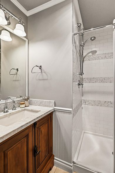 401 1925 W 2nd Avenue