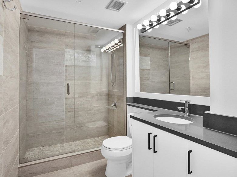 802 1318 Homer Street