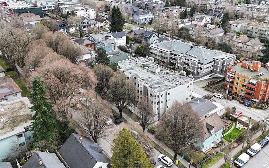 208 1516 E 1st Avenue