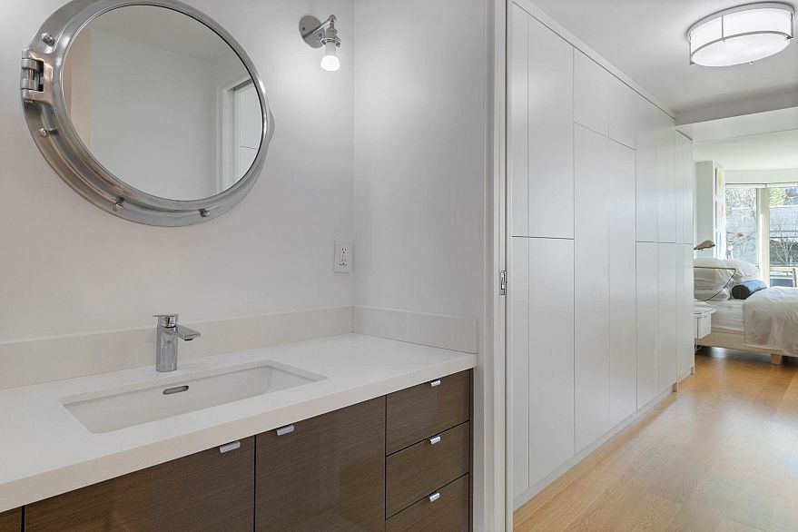 303 1501 Howe Street