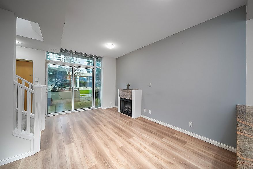 303 1211 Melville Street