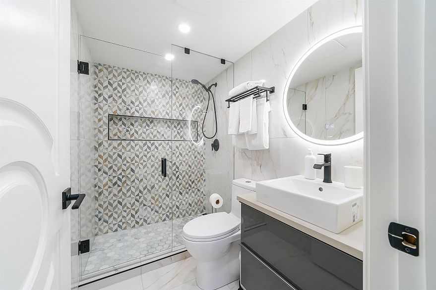 707 1166 Melville Street