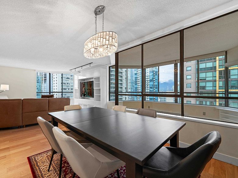 601 738 Broughton Street