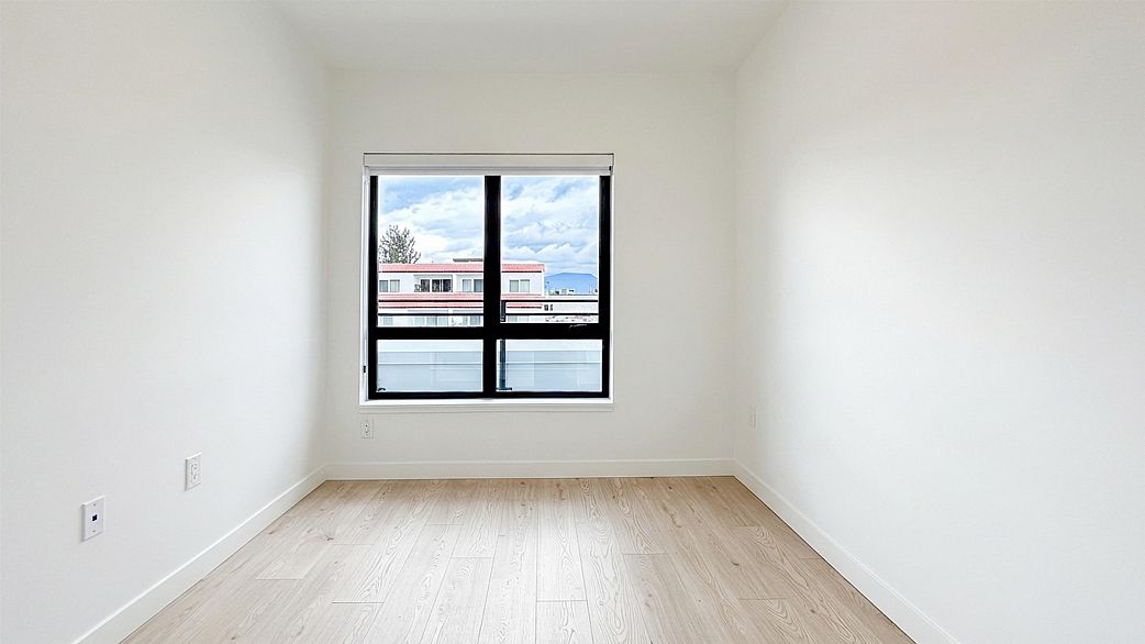 204 1680 E 12th Avenue