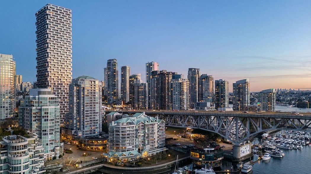 303 1501 Howe Street